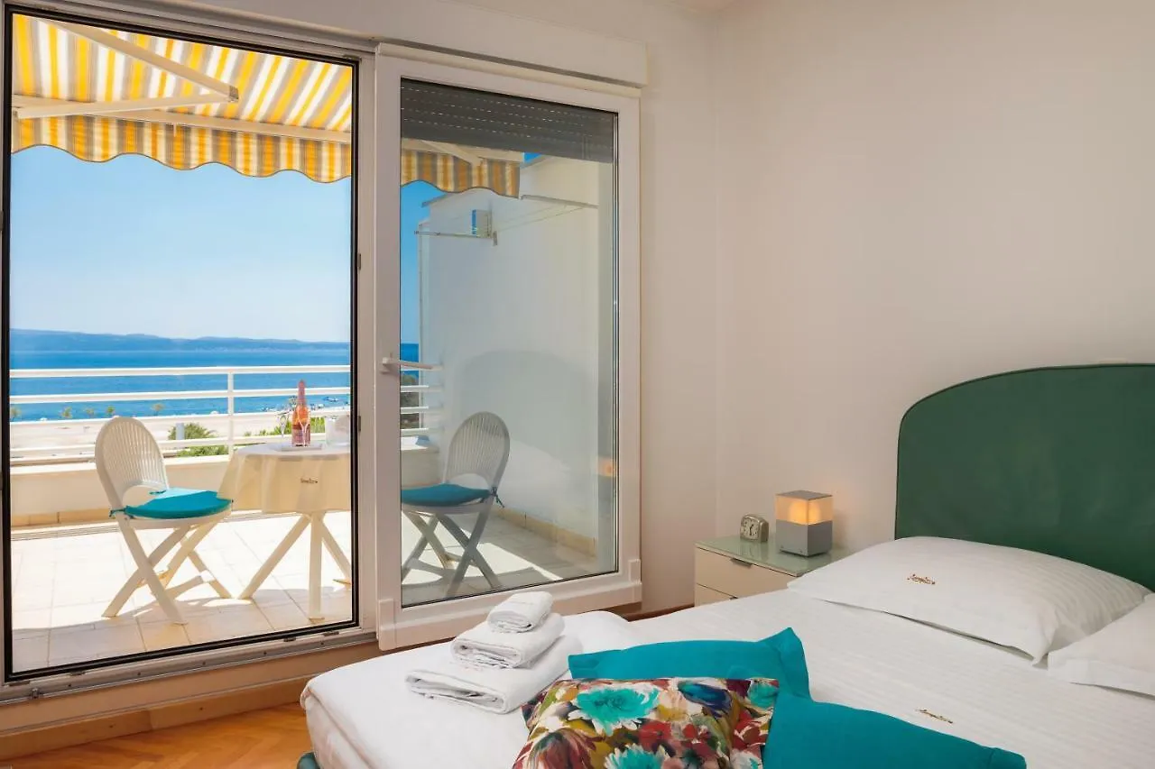 Seaside Apartment Gold 1Row Split
