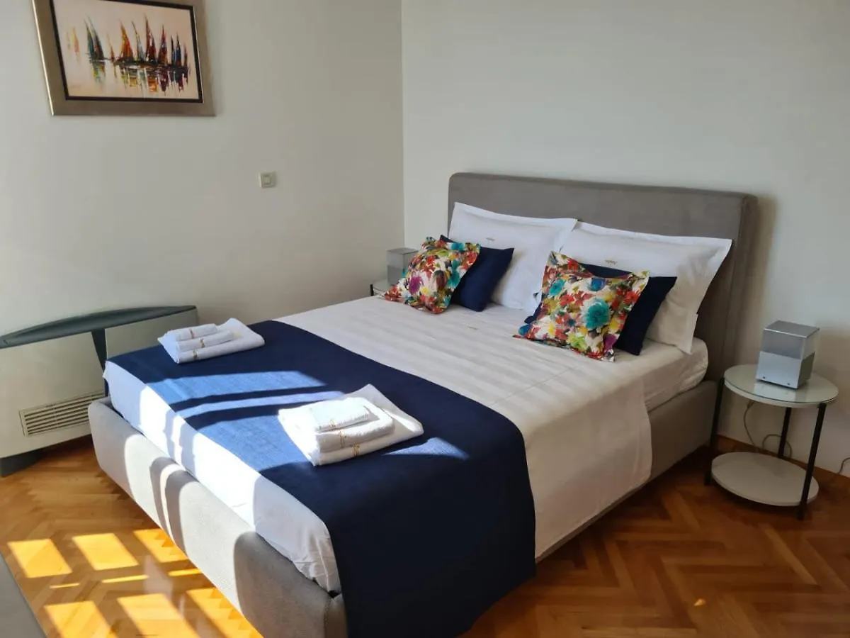 Seaside Apartment Gold 1Row Split Kroatien