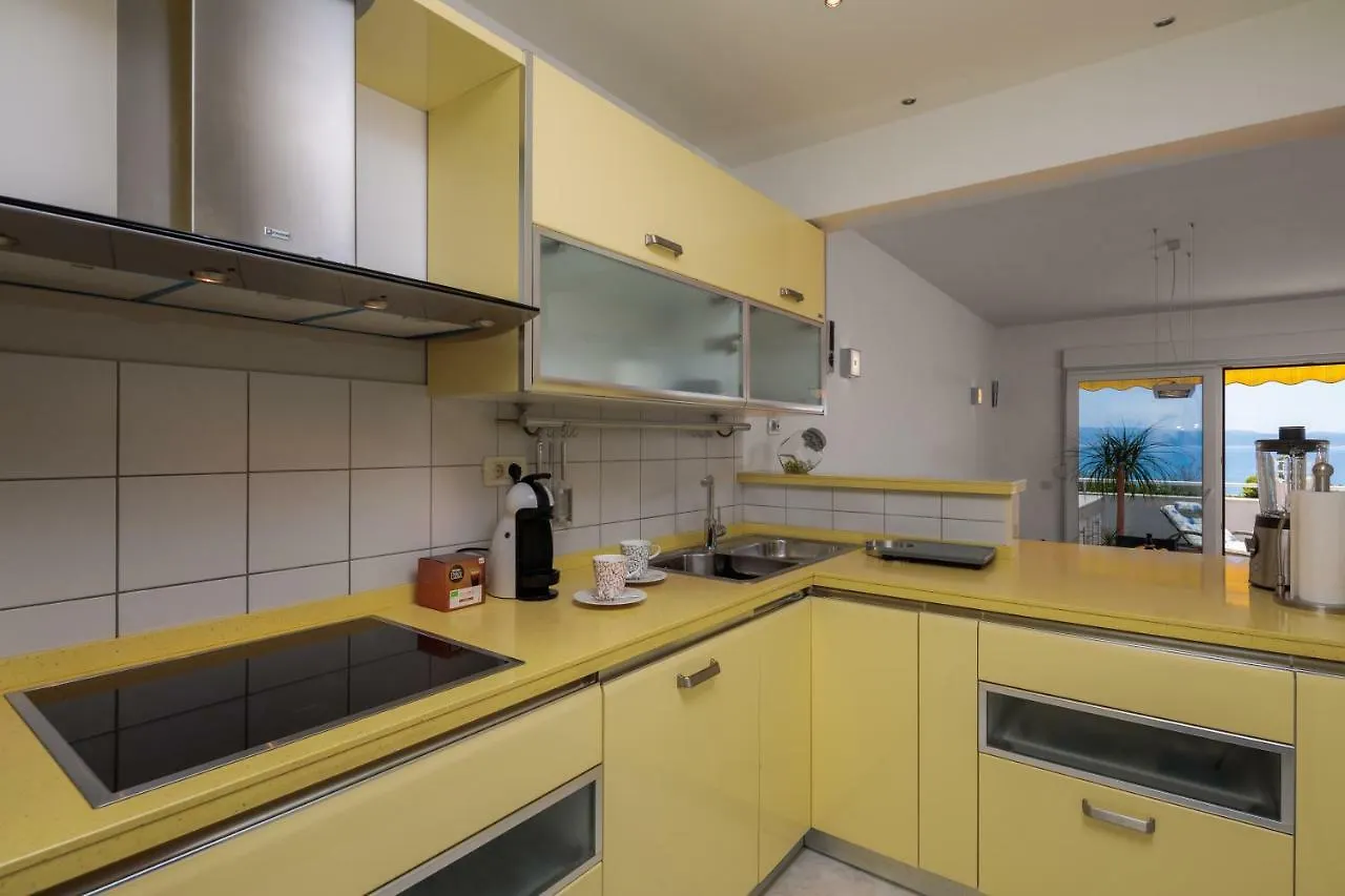 Seaside Apartment Gold 1Row Split