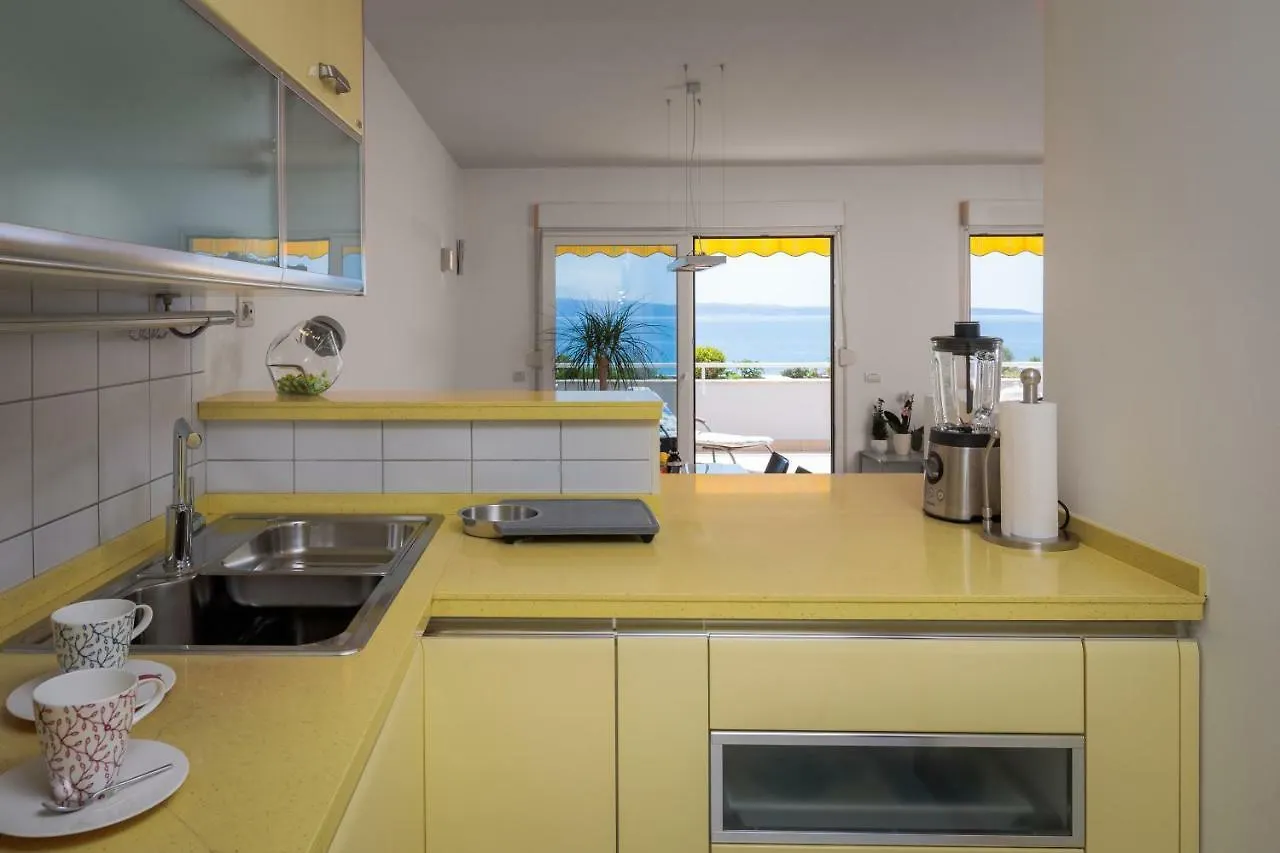 Seaside Apartment Gold 1Row Split
