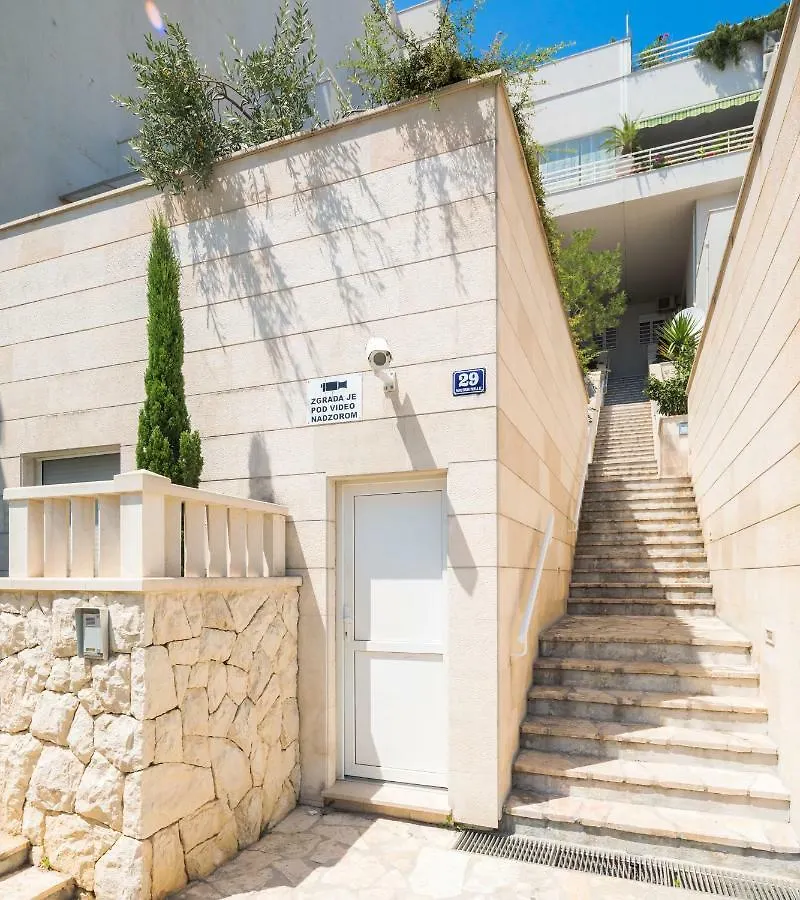 Seaside Apartment Gold 1Row Split