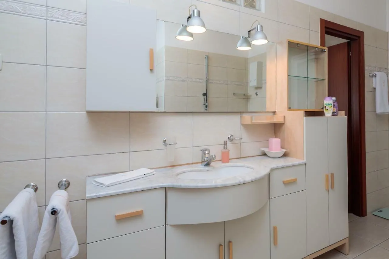 Seaside Apartment Gold 1Row Split Kroatien