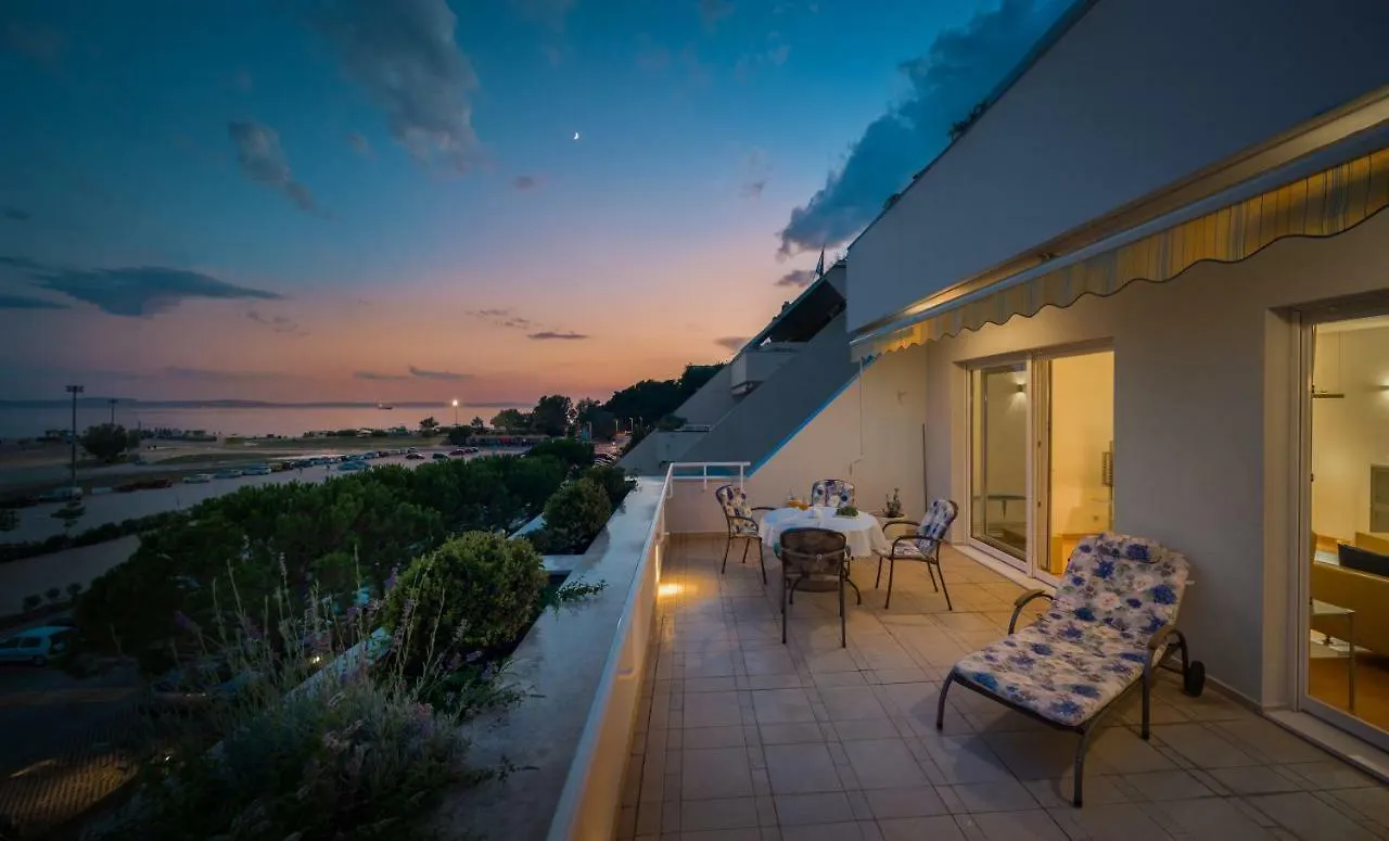 Seaside Apartment Gold 1Row Split